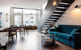Loft-Style Duplex With Balcony In Downtown Reykjavik